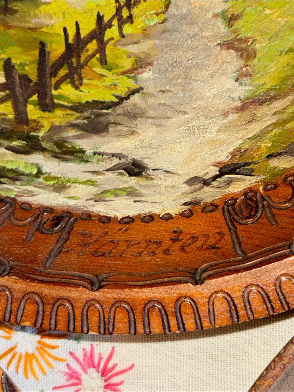 EUC VINTAGE Set of three hand-painted wooden souvenir wall plates featuring Al